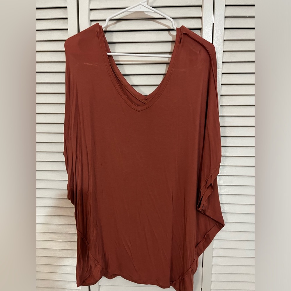 Cabi XL Taper tee. Spring cotton.